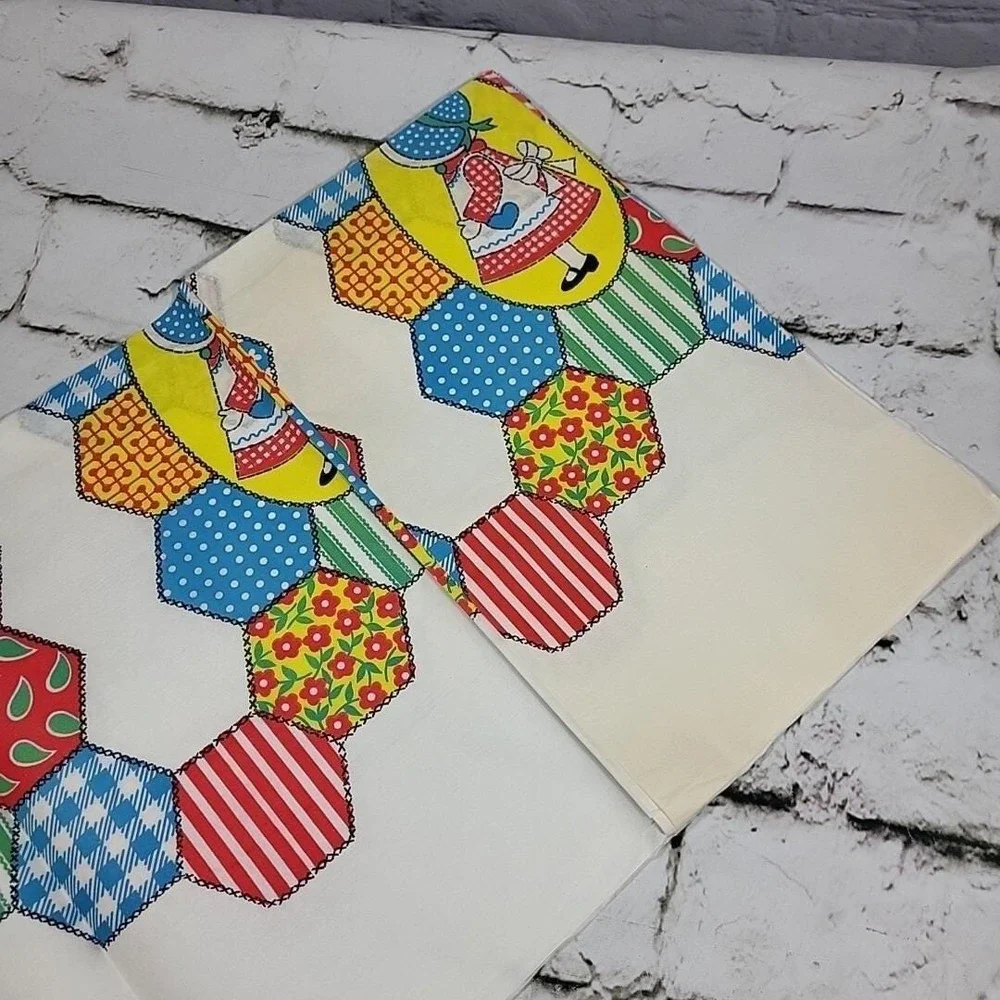 Vintage Fashion Ware Table‎ Cover Paper Tablecloth Quilt Bonnet Girl Themed Open